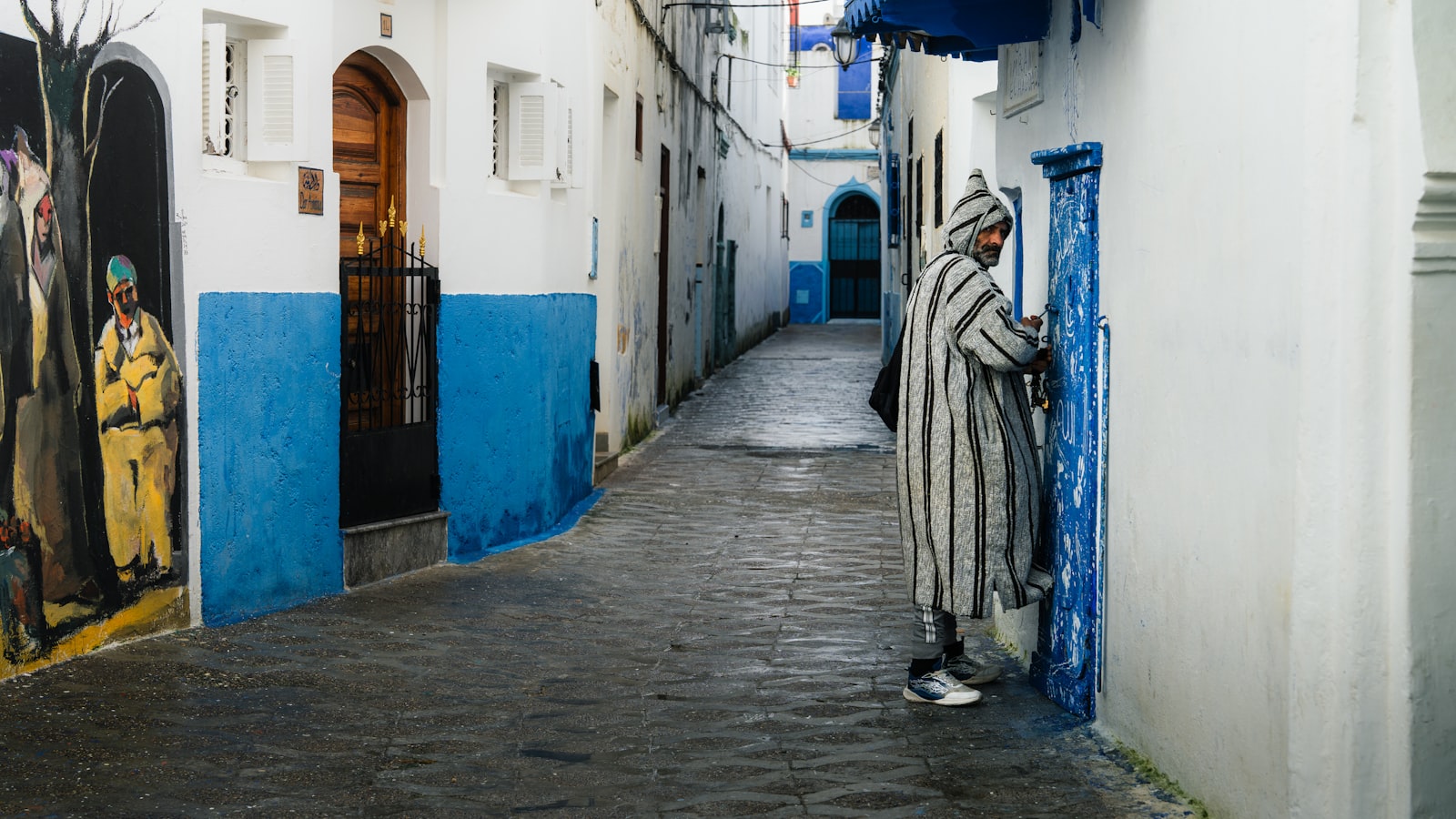 Man in traditional clothing in narrow alleyway